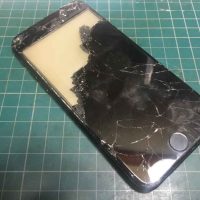 Violently_damaged_iphone_180208_01_1200x900