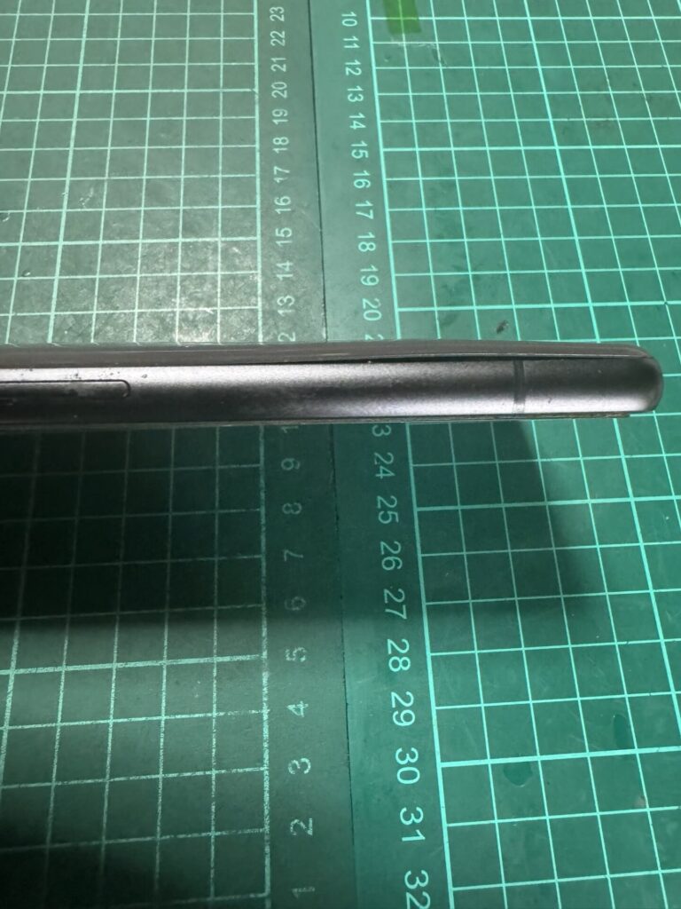 横から見た背面パネル